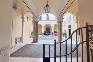 Interior - Lavish apartment in historical building - Palazzo Boncompagni Corcos (Roma)