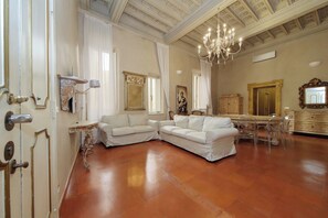 Smart TV - Lavish apartment in historical building - Palazzo Boncompagni Corcos (Roma)