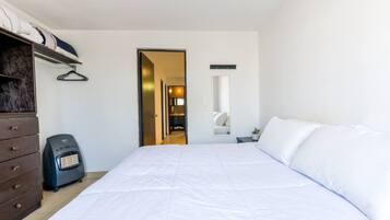 3 Schlafzimmer, Schreibtisch, Bügeleisen/Bügelbrett, WLAN