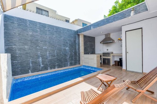 1 King, 3 Twin bed, Pool & 2 parking | 3BR2br 7ppl