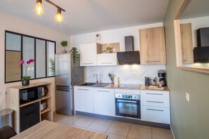 Fridge, microwave, oven, dishwasher - Cosy Green Bellevue - Avec balcon (Saint Etienne)