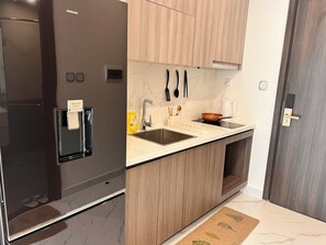 华丽独立别墅, 阳台, 泳池景观 | 私人厨房 | 冰箱、厨具/餐具、调味品、提供环保清洁产品