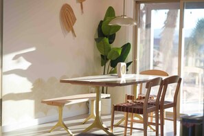 Dining - Joshua Tree Navigate Stays Desert Retreat w Spa (Joshua Tree)