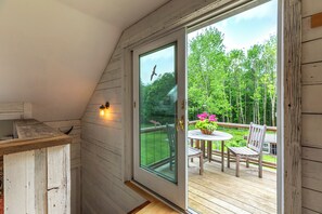 Outdoor dining - Serene apartment in Dorset perfect for a relaxing getaway (Dorset)