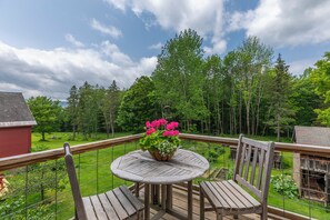 Outdoor dining - Serene apartment in Dorset perfect for a relaxing getaway (Dorset)