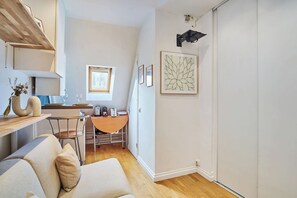 House | Living area - Charming Studio Arc de Triomphe Monceau (Paris)