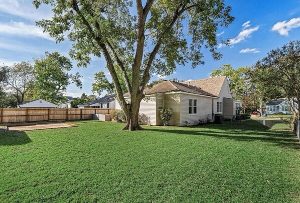 Property grounds - Spacious 3 BDR Home With Easy Access To LSU Health And Downtown Shreveport (Shreveport)