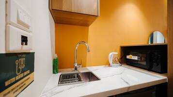 Superior Suite, Balcony, City View | Private kitchen