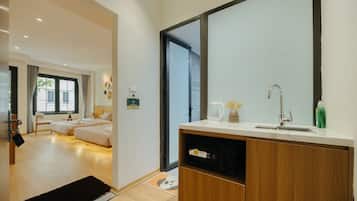 Familien-Doppelzimmer, Balkon, Stadtblick | Innenbereich