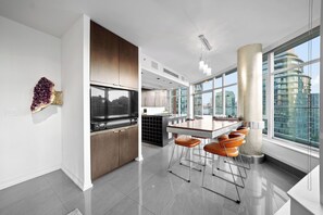 Dining - Luxurious Skyview Penthouse (Vancouver)