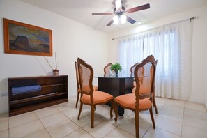 Dining - ¡Linda Casa! - Zona médica - 6 camas - Agua 24/7 (Monterrey)