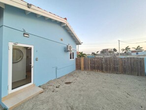 Exterior - Sirena Azul APT 1 Studio W/ ensuite bathroom just 13 minutes walk to Palm Beach (Noord)