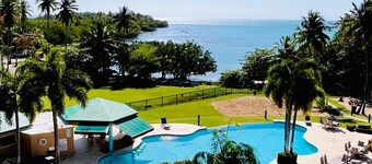 Beachfront 3BR Sunset Views & Ocean Breezes