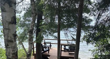 Cozy Lakefront Cabin 20km North of Kenora Ontario