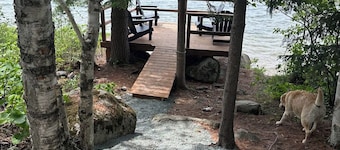 Cozy Lakefront Cabin 20km North of Kenora Ontario