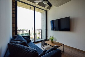 TV - ¡Alberca, gym y asadores! / Barrio W / 6 personas (Monterrey)