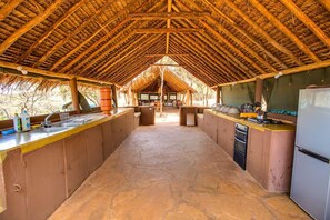 Villa - Private Bush Camp With Pool Cottages Tents - 2332 (Bisil)