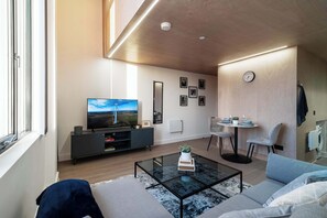 TV, offices - Stunning 2 BED Manchester Apartment w City Views (Manchester)