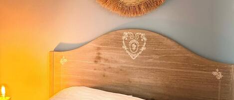 1 bedroom, iron/ironing board, bed sheets