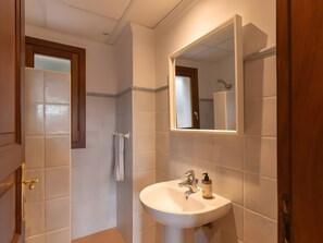 Bathroom - Villa 'Casa Valldemossa Paradise' with Mountain View, Wi-Fi and Air Conditioning (Valldemossa)