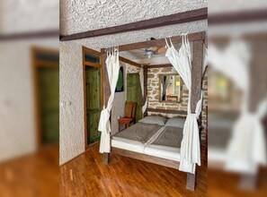 Studio (Studio Apartment)