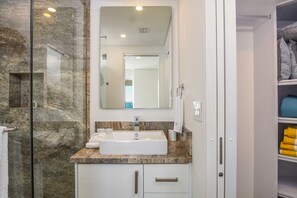 Condo, Multiple Beds, Pool Access, Ocean View (Encantame Towers Verano 605) | Bathroom - Stunning Beach Front Encantame Verano 605 (Puerto Peñasco)