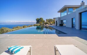 Outdoor pool - Luxury, infinity pool, sauna, seaview, movie theater, bar, park (Milazzo)
