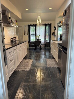 Private kitchen - Red Raven – RLS Collection (Euless)