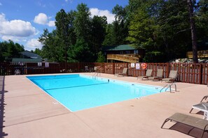 Pool - 4-bedroom cabin on Lake Vermilion (Buyck)