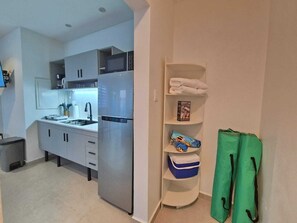 Private kitchen - Sirena Azul APT 3 1-Br with King&Single bed located 14min walking to Palm Beach (Noord)