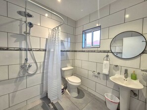 Bathroom - Sirena Azul APT 3 1-Br with King&Single bed located 13min walking to Palm Beach (Noord)