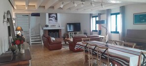Living area - Lovely spacious villa close to all amenities with swimming pool and garden. (Soorts-Hossegor)