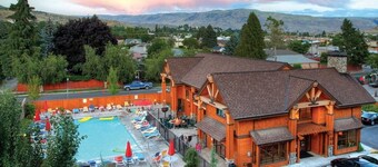 Lake Ozarks | Romantic Lake Retreat | Pool + Lake