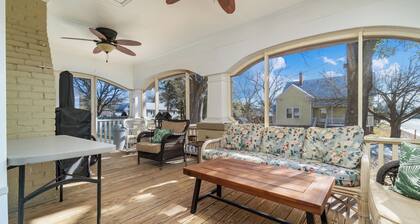 Bring the family & relax at Charming Coastal Retreat in the Village of Oriental