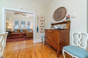 Interior - Bring the family & relax at Charming Coastal Retreat in the Village of Oriental (Oriental)