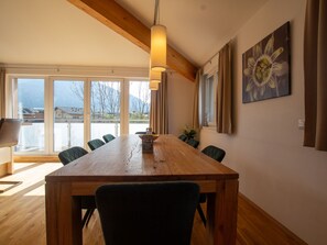 Dining - Penthouse Schmetterling mit Dachterrasse by Interhome (Zell am See)