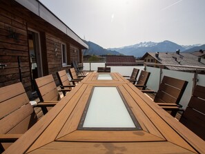 Outdoor dining - Penthouse Schmetterling mit Dachterrasse by Interhome (Zell am See)