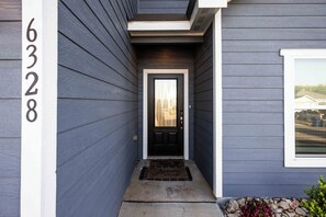 Exterior detail - Elegant New Build Home - 15min from Downtown (Dallas)
