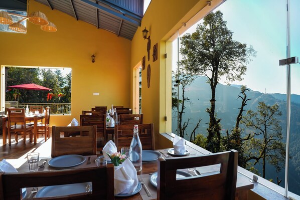 Restaurant - Mary's Chalet (Dalhousie)
