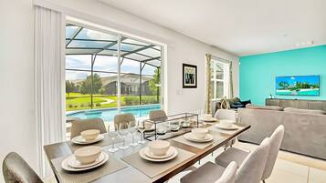 House (6 Bedrooms) | Interior