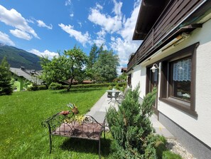 Outdoor dining - Profelt Apartment C, für 2,zentrale Lage, große Te by Interhome (Uttendorf)