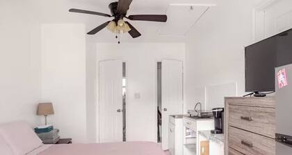 Room-private Studio Apartment in Vero Be