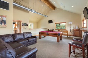 Games room - Lake Ozarks | Family Lake Retreat | Pool + Lake | 3BR Sleeps 8 (Chelan)