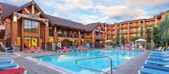 Lake Ozarks | Family Lake Retreat | Pool + Lake | 3BR Sleeps 8