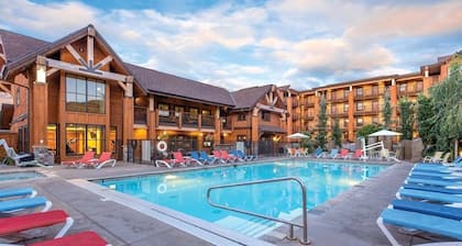 Lake Ozarks | Family Lake Retreat | Pool + Lake | 3BR Sleeps 8