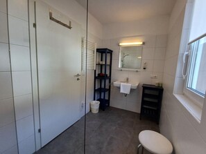 Bathroom - Pine Residence in Zell am See by Interhome (Zell am See)