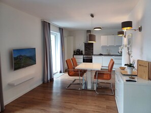 Dining - Panorama App 2C am See, für 2-4,free Wifi by Interhome (Zell am See)