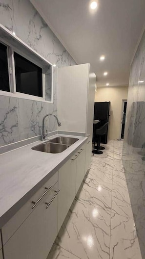 Fridge, microwave, stovetop, cookware/dishes/utensils - Modern Apartment Near Beaches | Best for singles. (Sint Michiel)