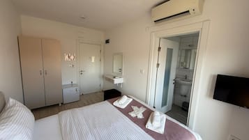 Quarto, sacada, vista para a cidade