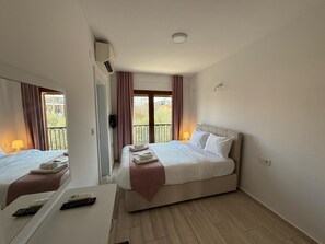 Phòng, ban công, quang cảnh thành phố